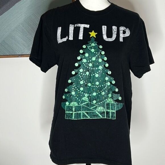 Lit Up Holiday Christmas Tree T Shirt, M - Picture 1 of 5
